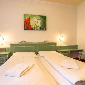 Budget Kamer met een King Size Bed